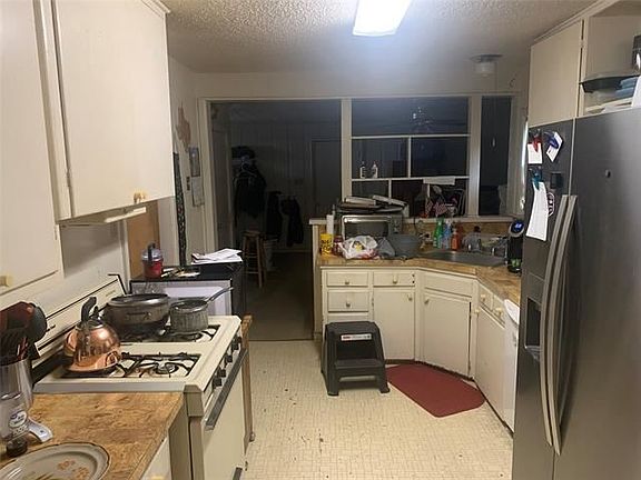 2nd image of 3251 W Fuller Ave