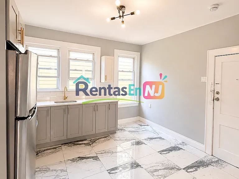 549 S 20th St #3A — Photo 2