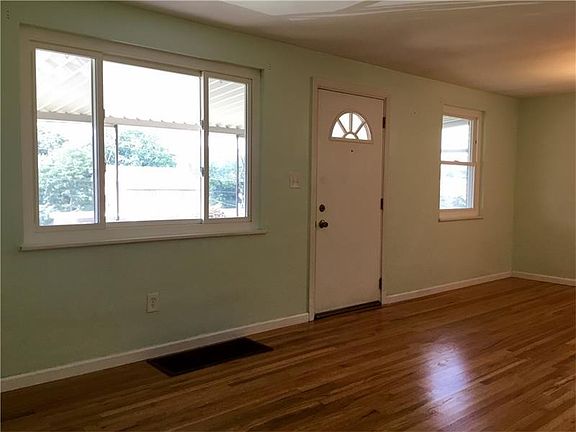 4th image of 215 Rodilin Dr