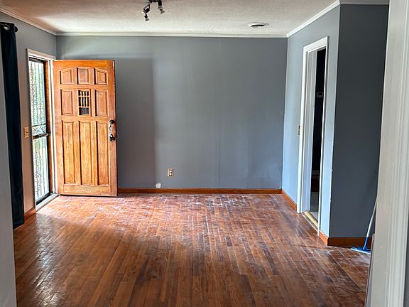 3rd image of 7119 Nancy Ave