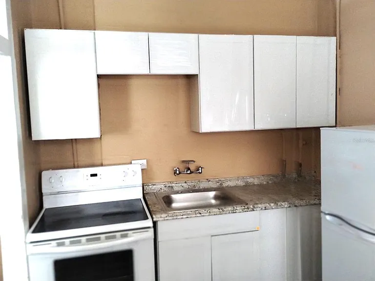 418 E Amelia Ave #D — Photo 13