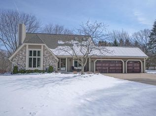 W276N1880 Spring Creek Dr, Pewaukee, WI 53072