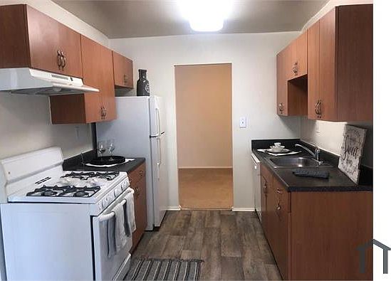 2nd image of 12112 Shorefield Ct #21