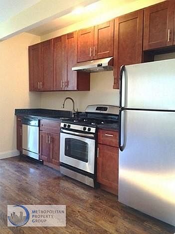 2nd image of 475 Willis Ave APT 8