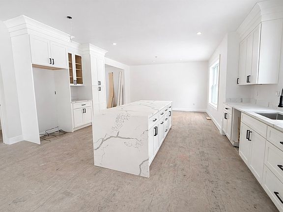 5th image of 7-7 Holmes Dr