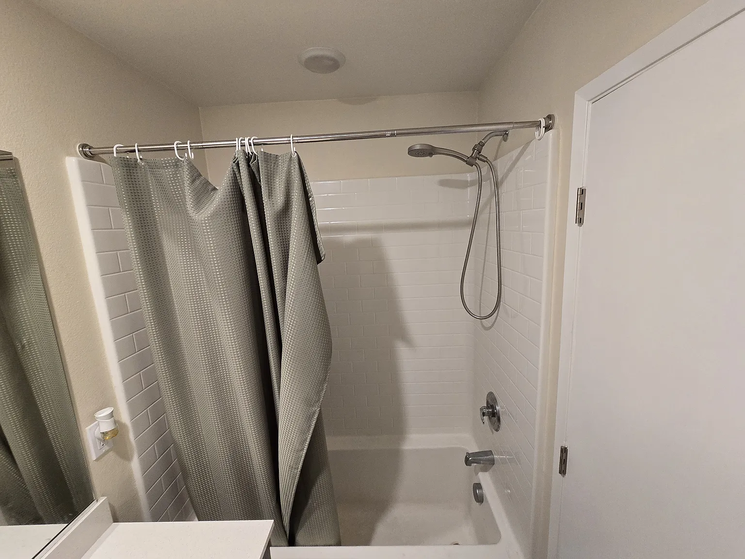 1 bed, $1,600 — Photo 3