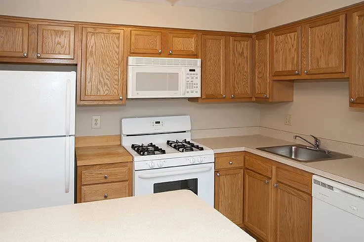 Regency Apartments — Photo 31