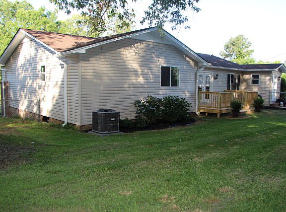 3rd image of 409 Port Royal Dr