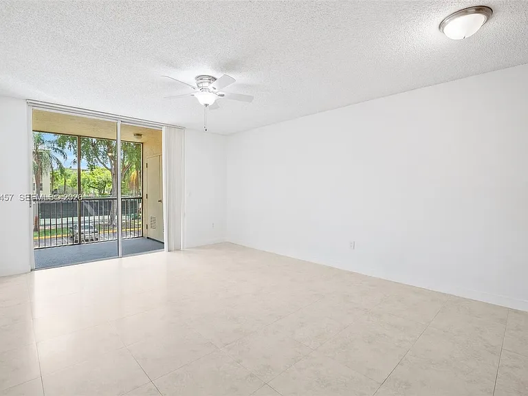 8373 Lake Dr #201 — Photo 4