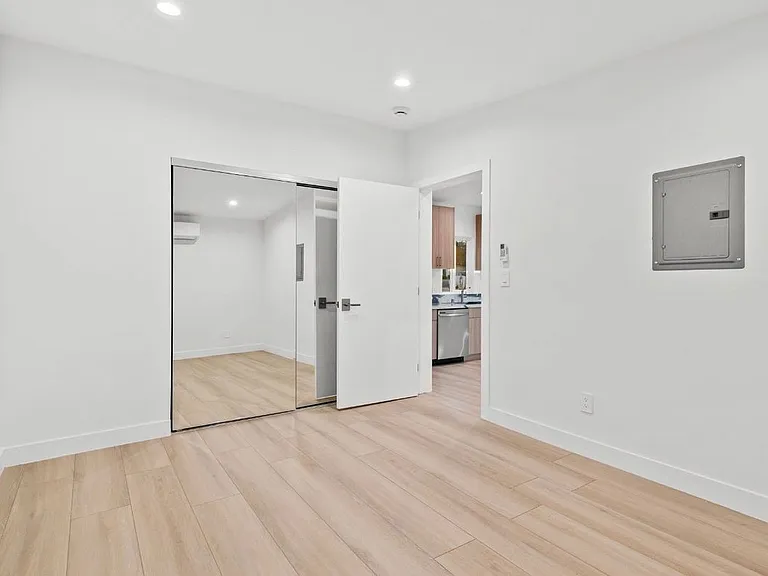 8635 Le Berthon St — Photo 9