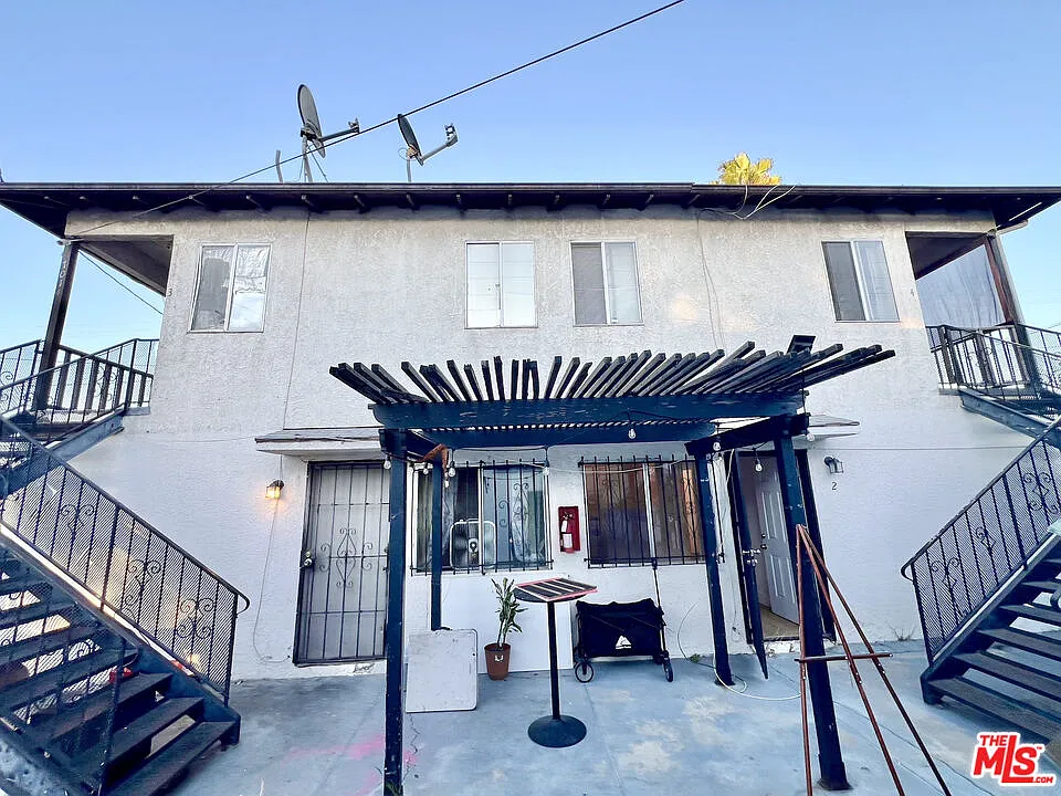 7014 S Western Ave #2