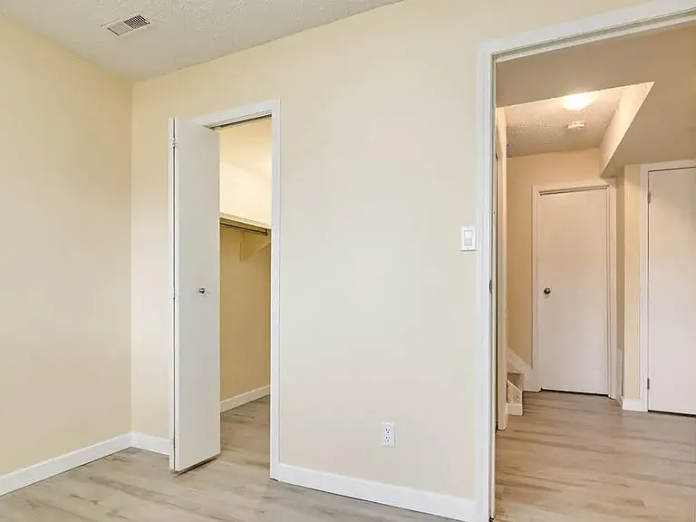 3813 53a St #3815B — Photo 8