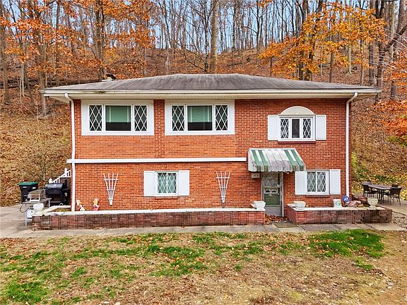 2nd image of 1076 Saxonburg Blvd