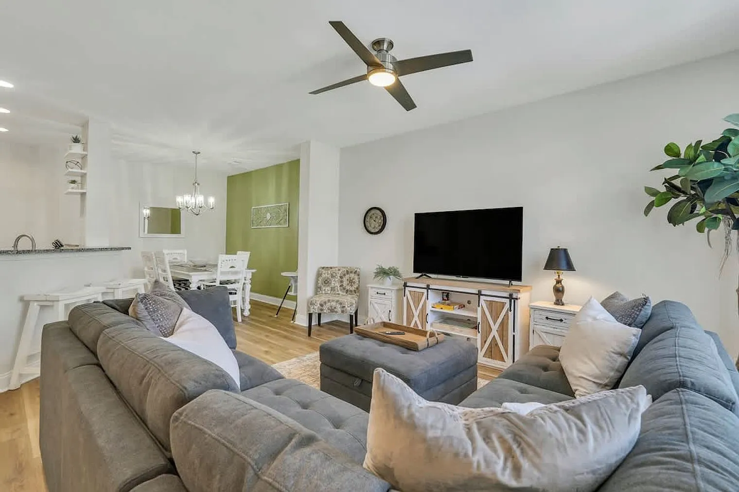 3 bed, 2.0 bath, 1797 sqft, $3,765 — Photo 3