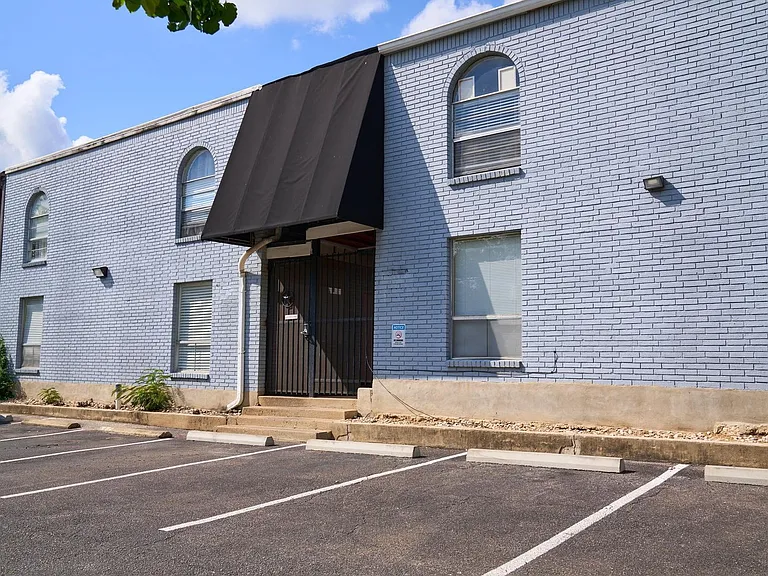 Peppertree Apartments — Photo 25