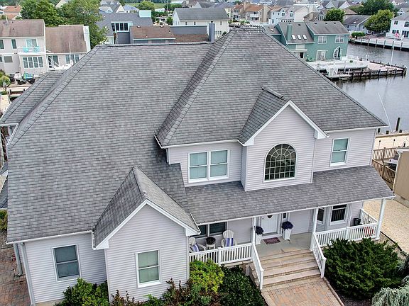 2nd image of 601 Jennifer Ln
