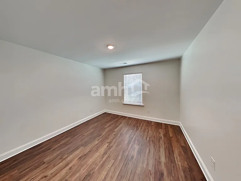 550 Rivermist Dr — Photo 17
