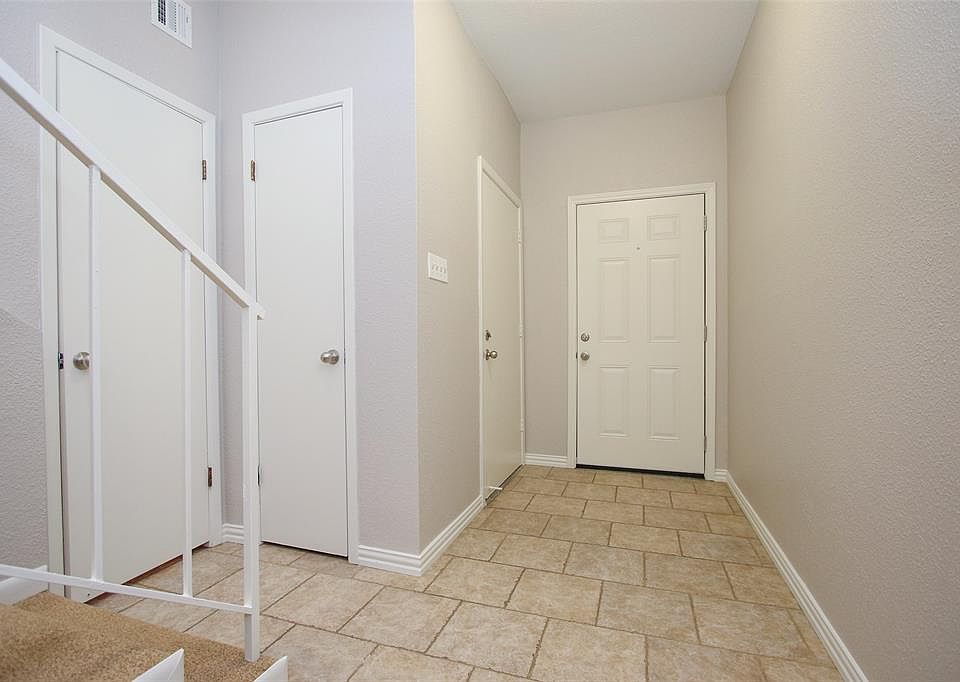 1st image of 1300 Augusta Dr APT 31
