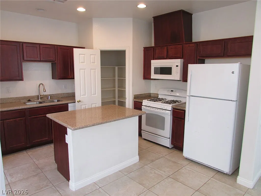 3 bed, 2.5 bath, 1703 sqft, $1,950 — Photo 4