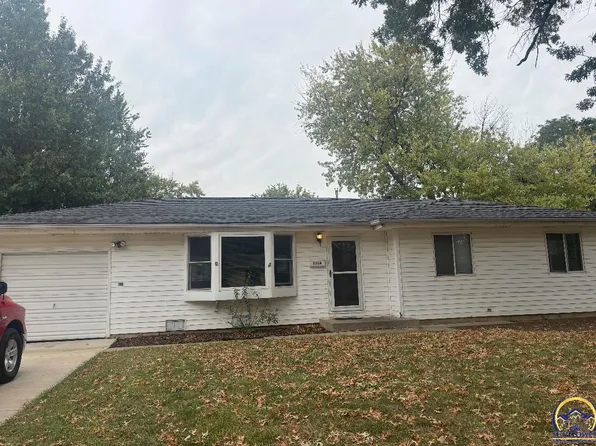 1114 SW 32nd St, Topeka, KS 66611
