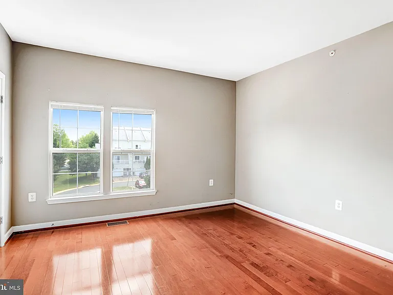 42526 Mayflower Ter — Photo 27