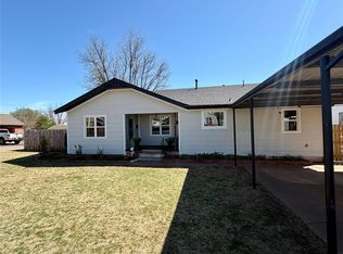 1500 Oak Ave, Clinton, OK 73601