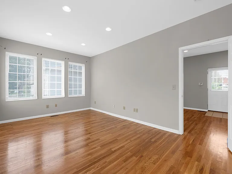 242 E 12th Ave #1 — Photo 10
