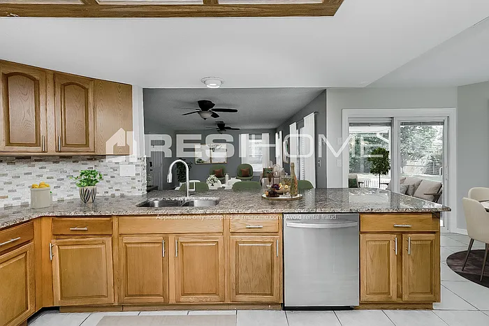 10436 Keystone St — Photo 4