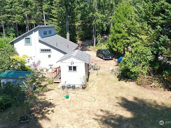 3rd image of 552 N Mountain View Drive