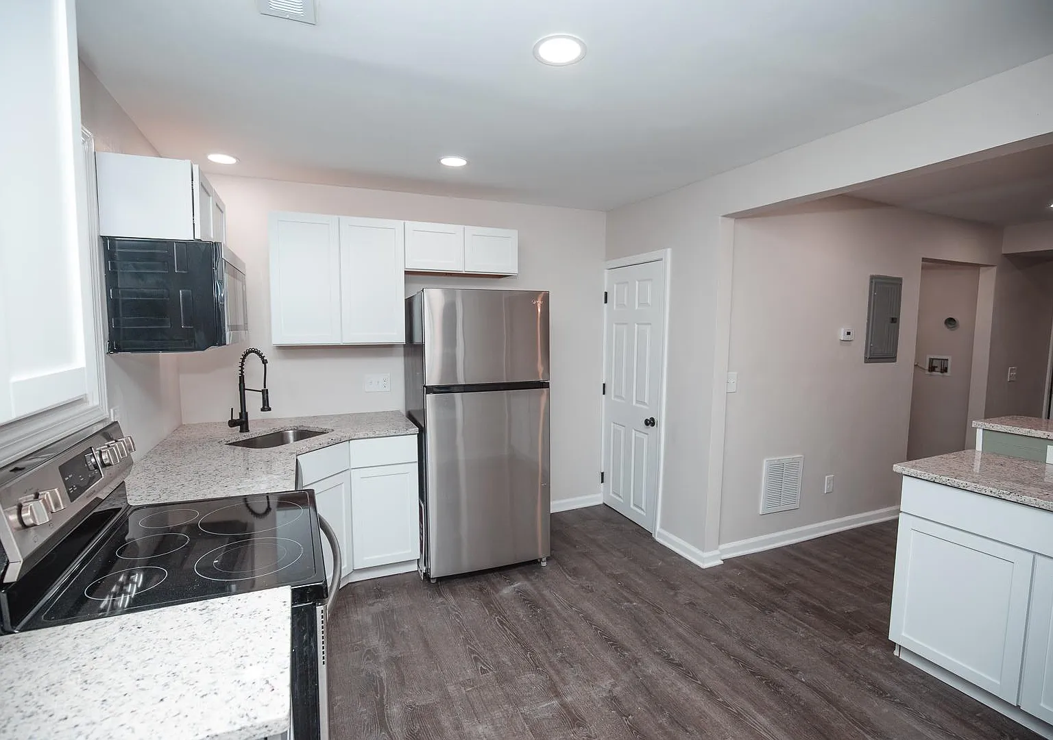 2 bed, 1.5 bath, 1200 sqft, $1,400 — Photo 4