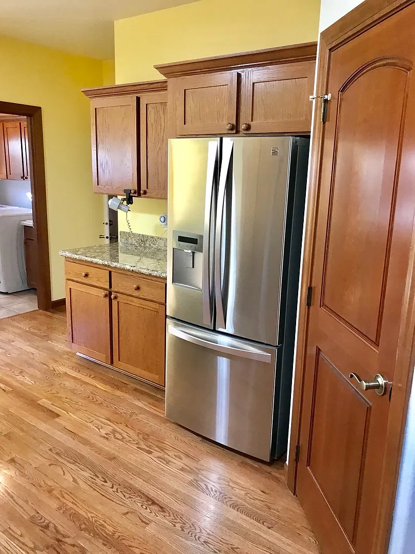 Spacious 3 Bed, 2 Bath Home in East Medford — Photo 4