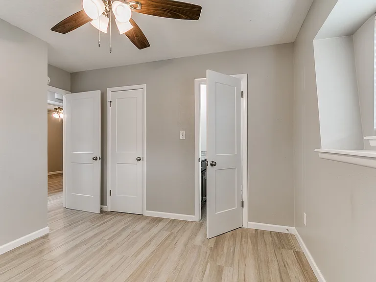 202 Thompson Dr — Photo 16