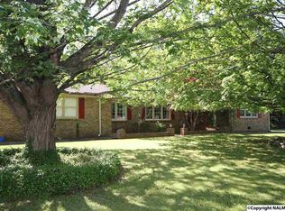 218 Teakwood Dr SW, Huntsville, AL 35801