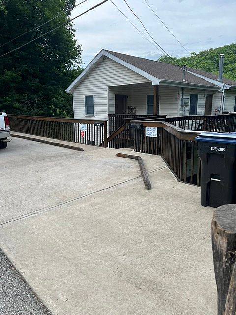 1st image of 256 Ashford Ave Floor 1