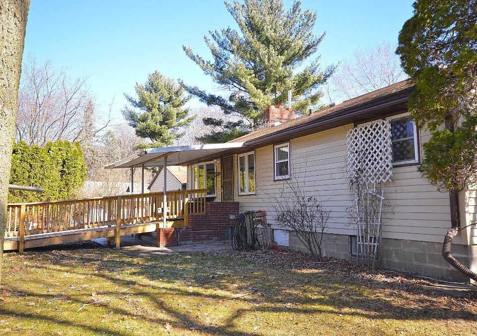1st image of 3870 Clover Ave