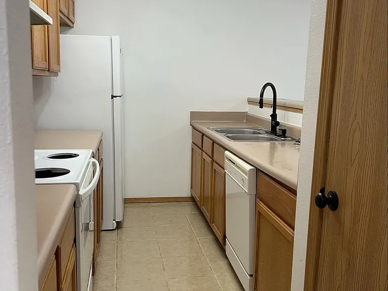 2805 Trailwood Dr — Photo 8