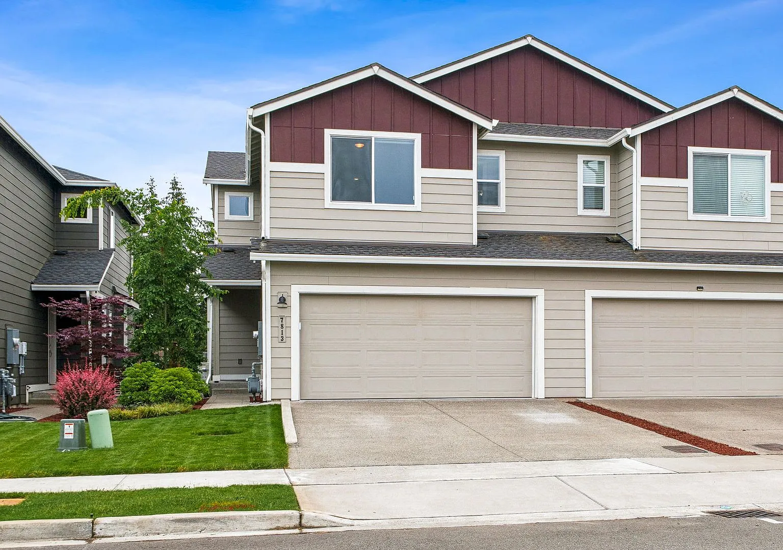 Well maintained 3 bedroom, 2.5 bath townhome in the Long Lake Community — Photo 1