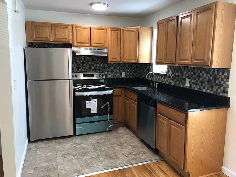 Rutgers Court Apartments — Photo 25