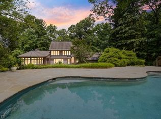 130 Oakwood Rd E, Watchung, NJ 07069