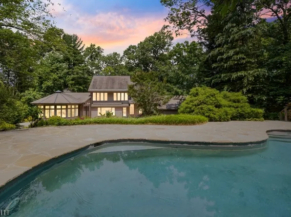 130 Oakwood Rd, Watchung Boro, NJ 07069