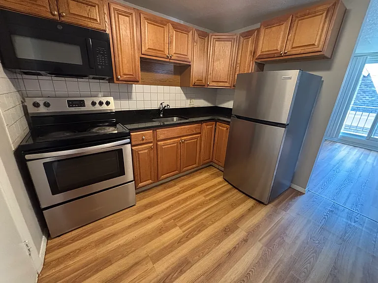 25 Hamilton Ave #14 — Photo 9