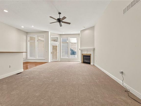 4th image of 12940 Travis St
