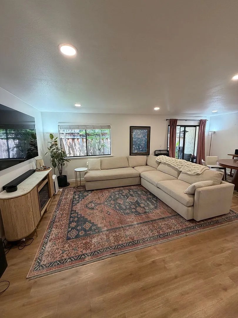 Charming & Modern 2-Bedroom Townhome Walkable to Downtown Los Altos — Photo 3
