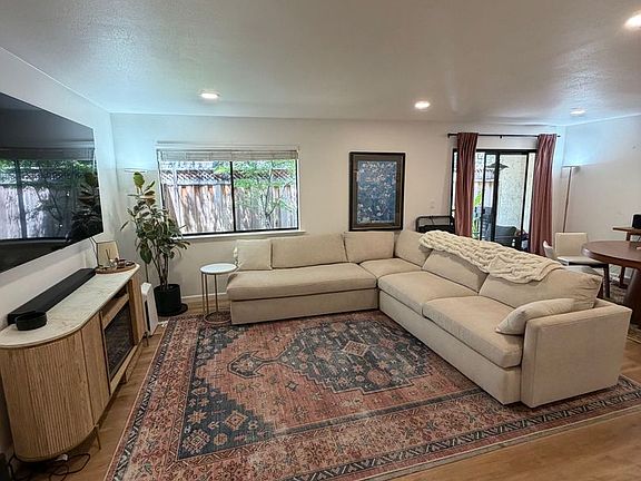 3rd image of 457 Tyndall St APT 2