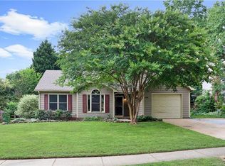 14015 Carriage Lake Dr, Charlotte, NC
