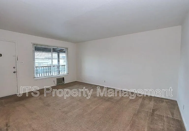 4439 V St #5 — Photo 29