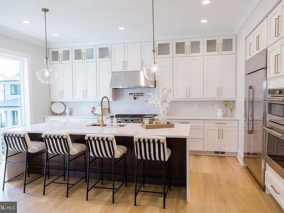 2nd image of 10021 Glenmere Rd