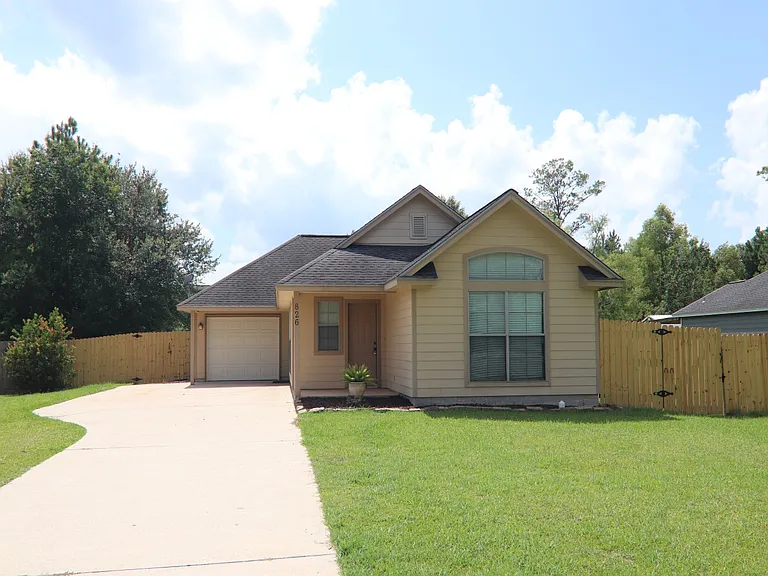 826 S Village Creek Pkwy — Photo 1