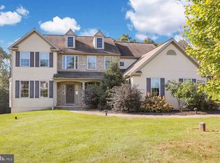 90 Caernarvon Dr, Elverson, PA 19520