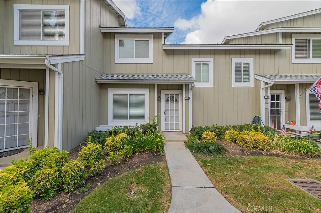 2 bed, 2.5 bath, 1112 sqft, $3,350 — Photo 2